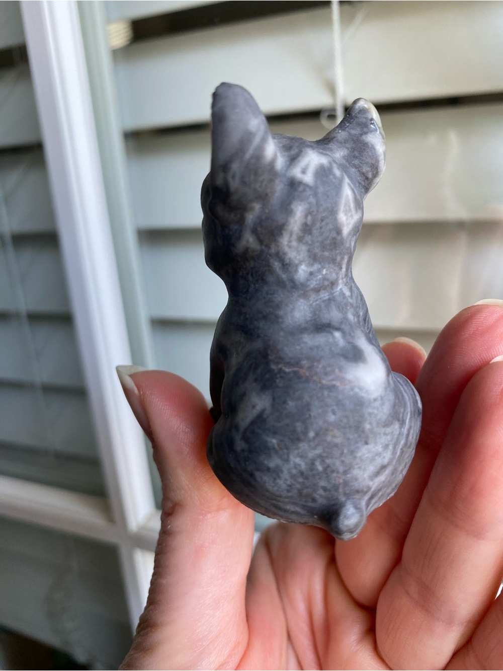 Shellstone Bulldog Figurine - Picture 6 of 7